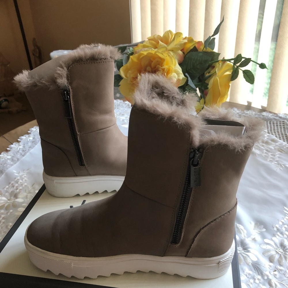 J/Slides NYC boots